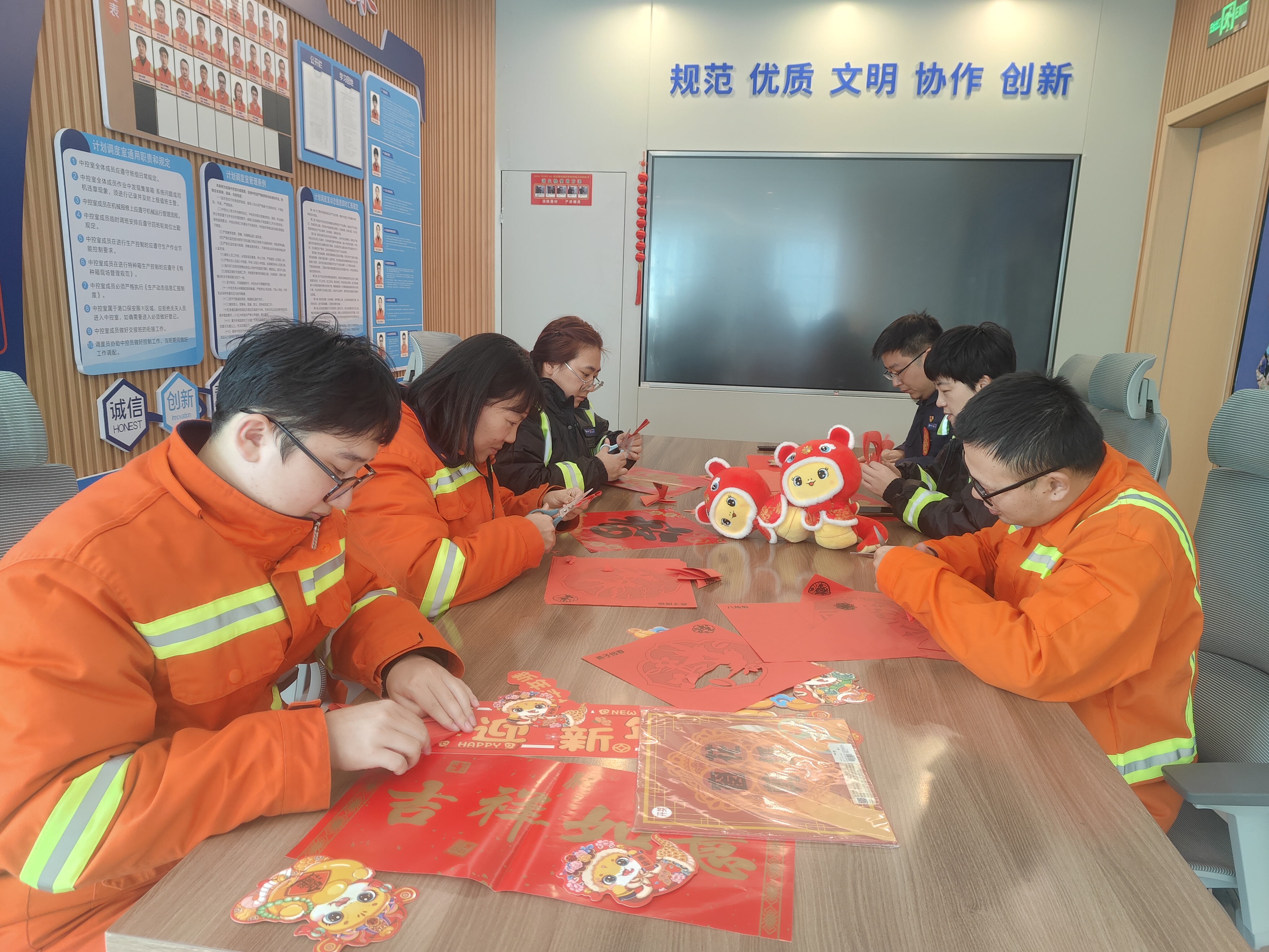 状元岙公司工会组织开展迎春送福志愿服务活动