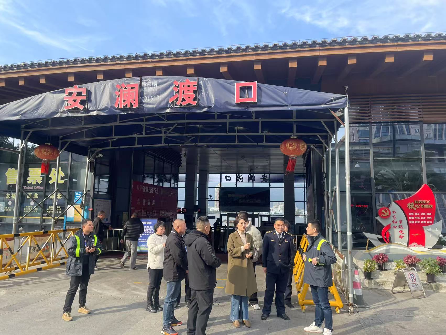 温州市鹿城区副区长杨丽霞对安澜渡口进行春运工作检查